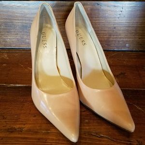 Guess pumps